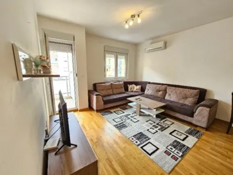 Izdavanje, jednosoban stan, 45m², City Kej, Podgorica - image 2