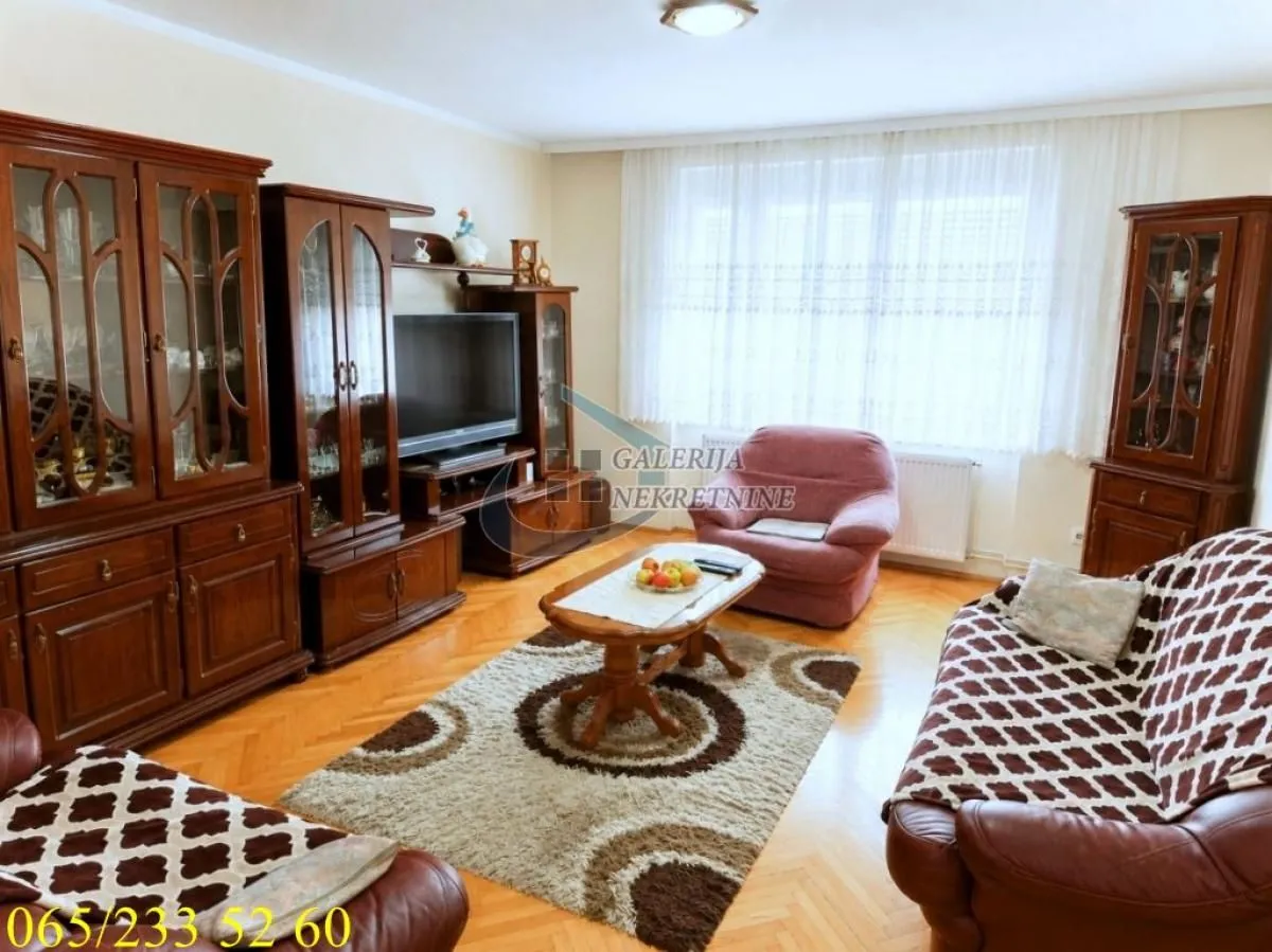 Prodaja, kuća, 190m², Centar, Inđija