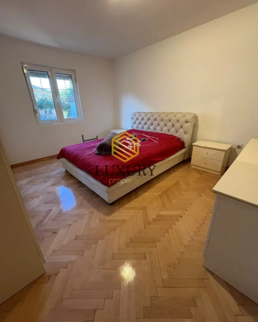 Rent, house, 350m², Zlatica, Podgorica
