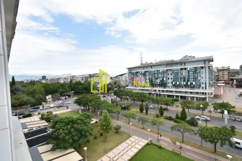 Izdavanje, trosoban stan, 117m², Preko Morače, Podgorica