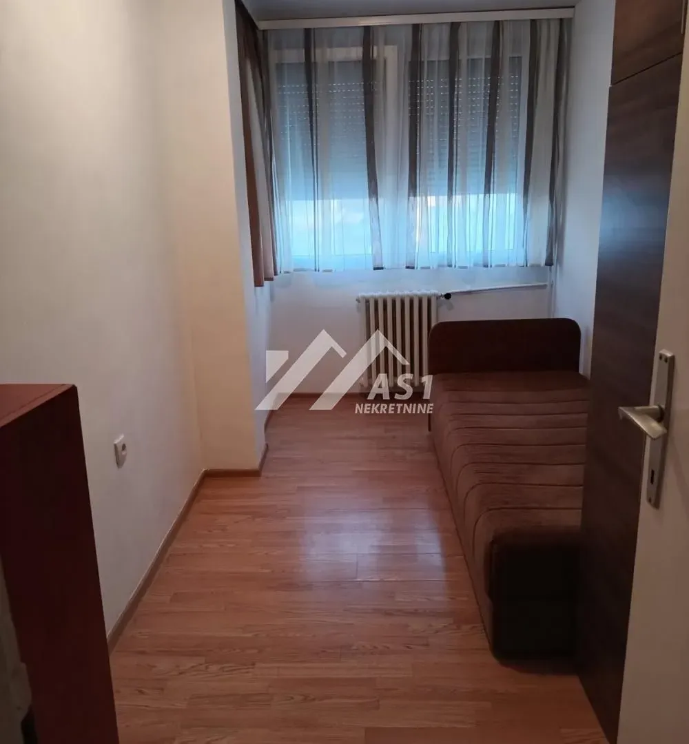 Izdavanje, trosoban stan, 55m², Liman 2, Novi Sad Sve Podlokacije