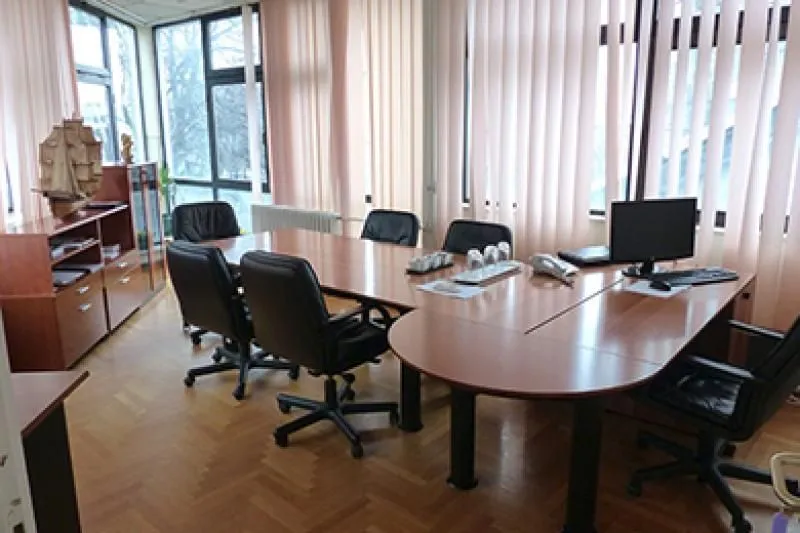 Izdavanje, poslovni prostor, 300m², Čukarica, Beograd