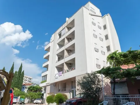 Izdavanje, dvosoban stan, 50m², Centar, Budva - image 12