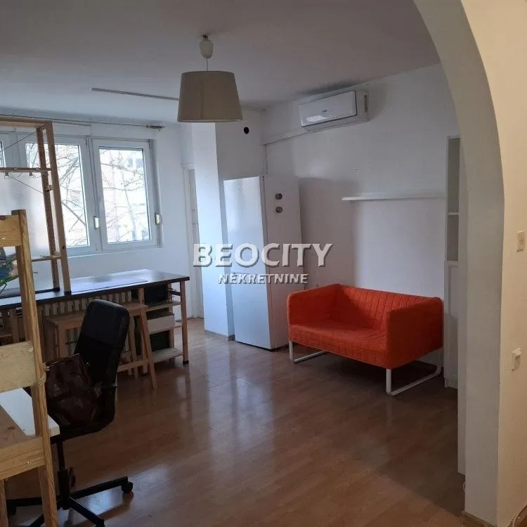 Izdavanje, dvosoban stan, 66m², Centar, Novi Sad