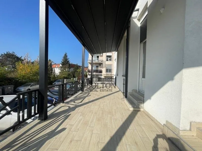 Prodaja, četvorosoban stan, 195m², Centar, Požarevac