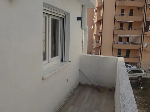 Rent, one bedroom apartment, 44m², Podkošljun, Budva - image 1