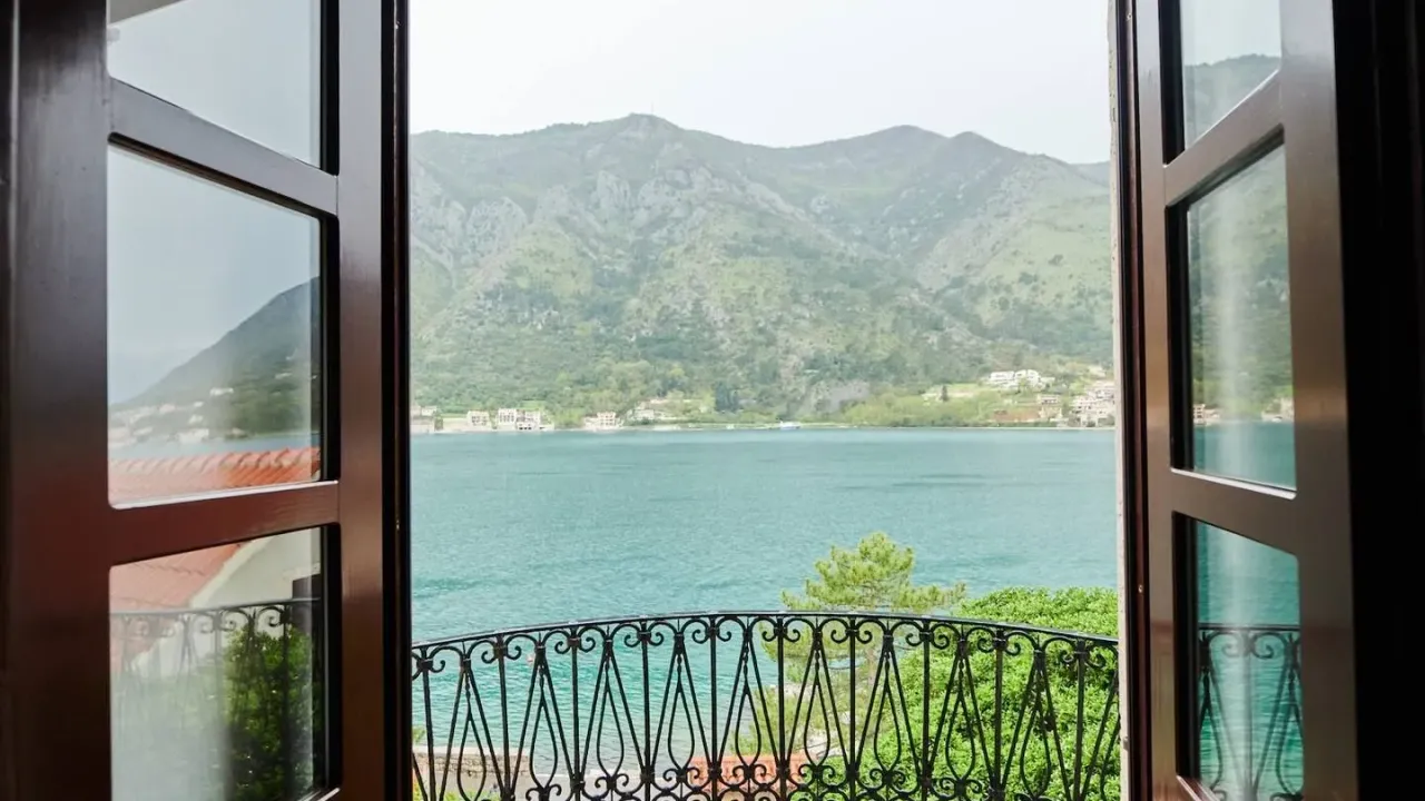 Prodaja, dvosoban stan, 129m², Dobrota, Kotor