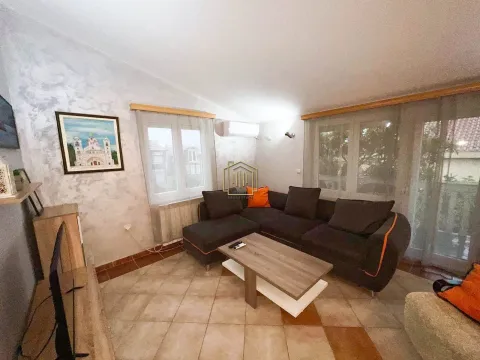 Izdavanje, trosoban stan, 130m², Zabjelo, Podgorica - image 1