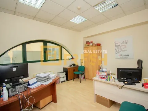 Prodaja, poslovni prostor, 533m², Centar, Podgorica - image 17