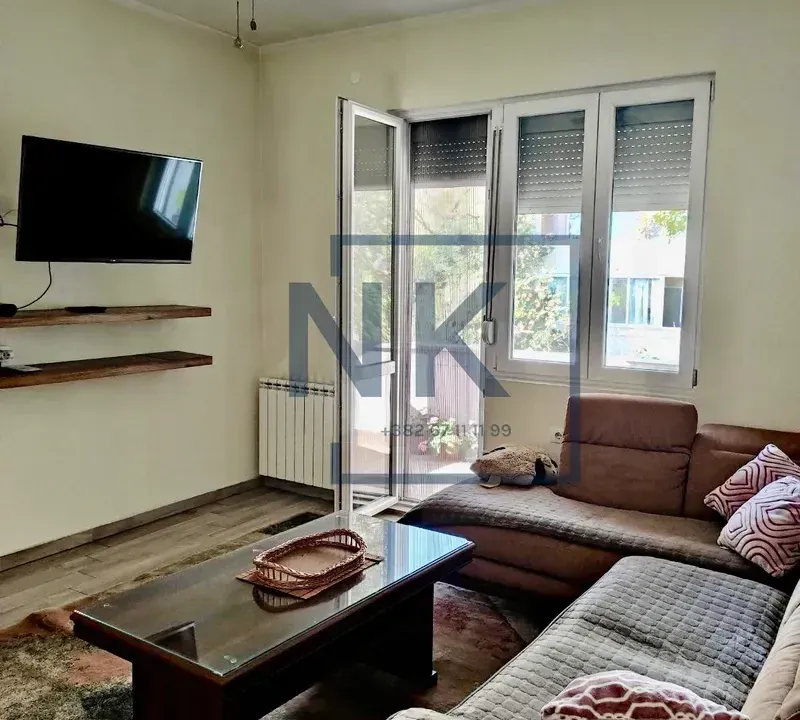 Izdavanje, dvosoban stan, 95m², Centar, Podgorica