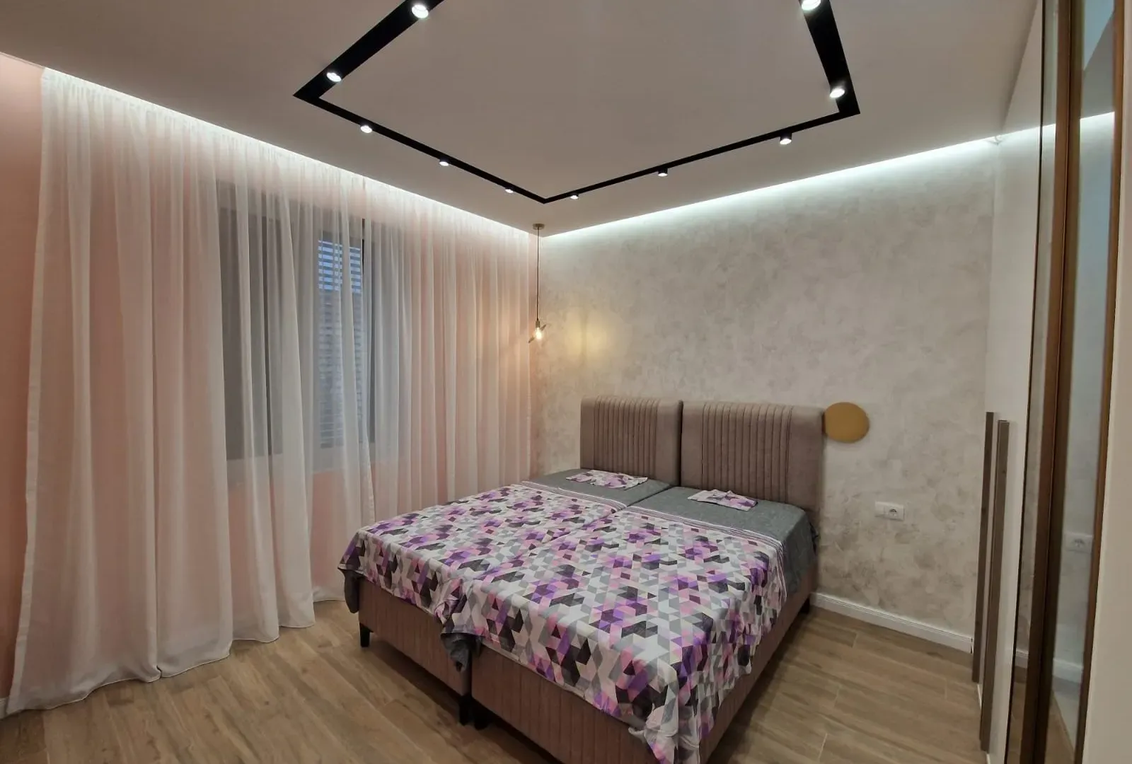 Izdavanje, dvosoban stan, 72m², Centar, Tivat