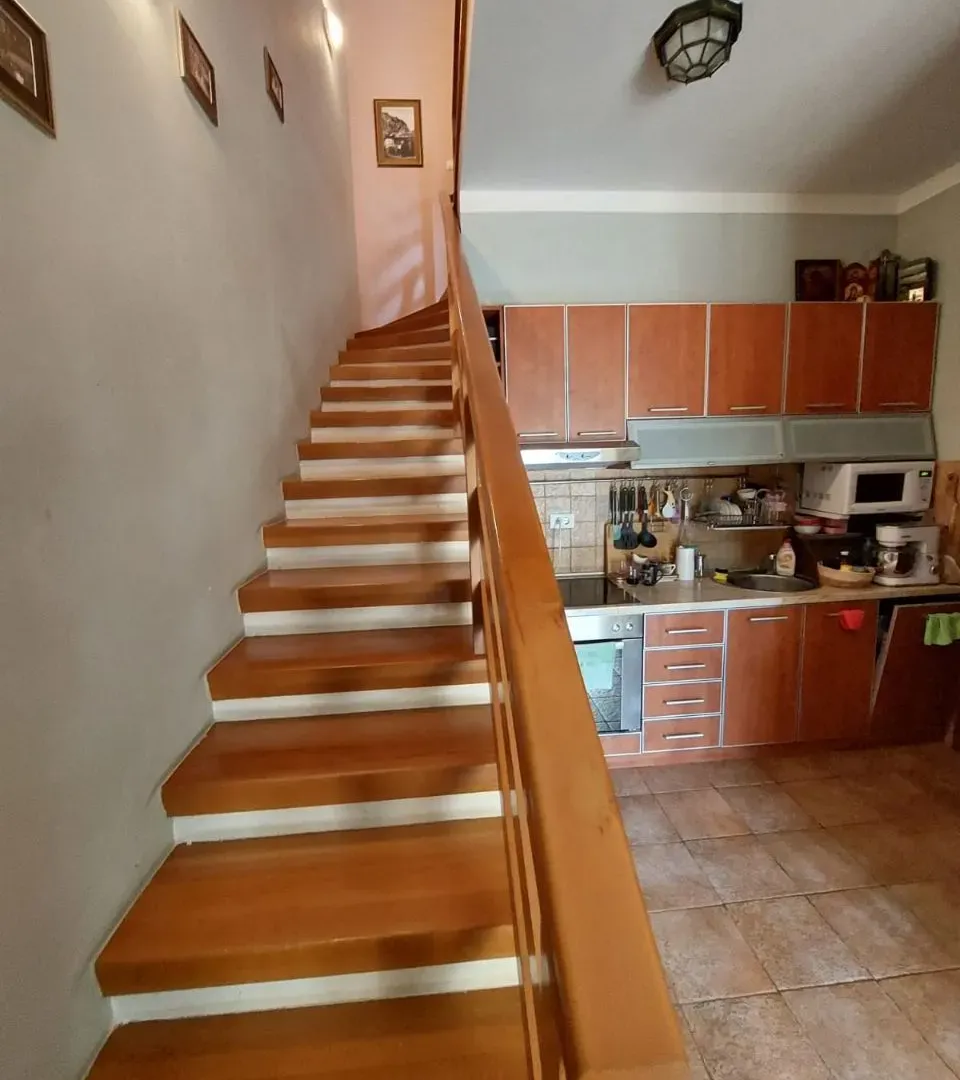 Prodaja, četvorosoban stan, 142m², Risan, Kotor