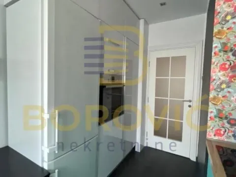 Izdavanje, trosoban stan, 90m², Kalenić Pijaca, Vračar Sve Podlokacije - image 10