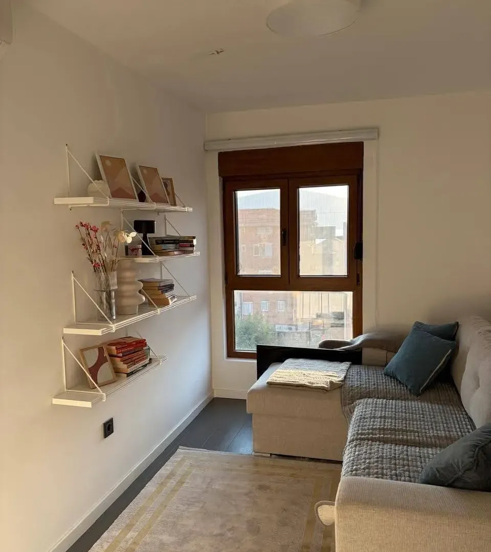 Izdavanje, dvosoban stan, 80m², Tivat, Crna Gora