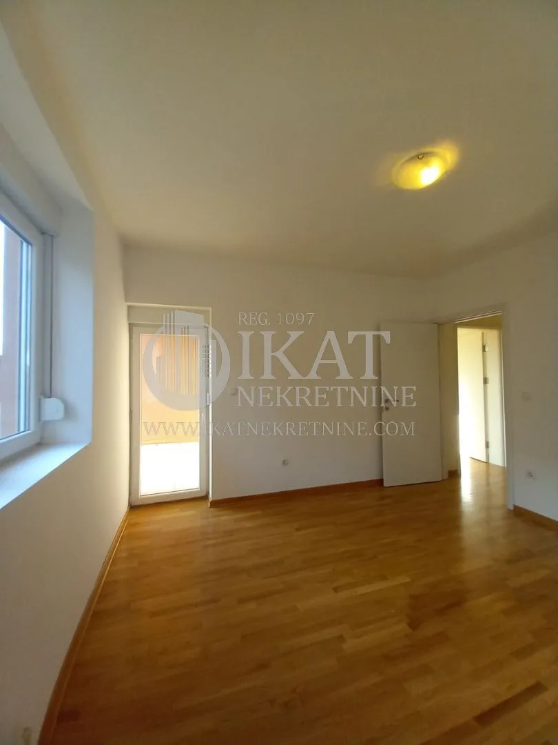 Sale, house, 397m², Petlovo Brdo, Beograd