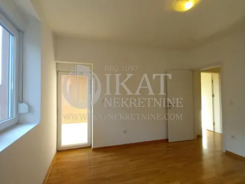 Prodaja, kuća, 397m², Petlovo Brdo, Beograd - image 14