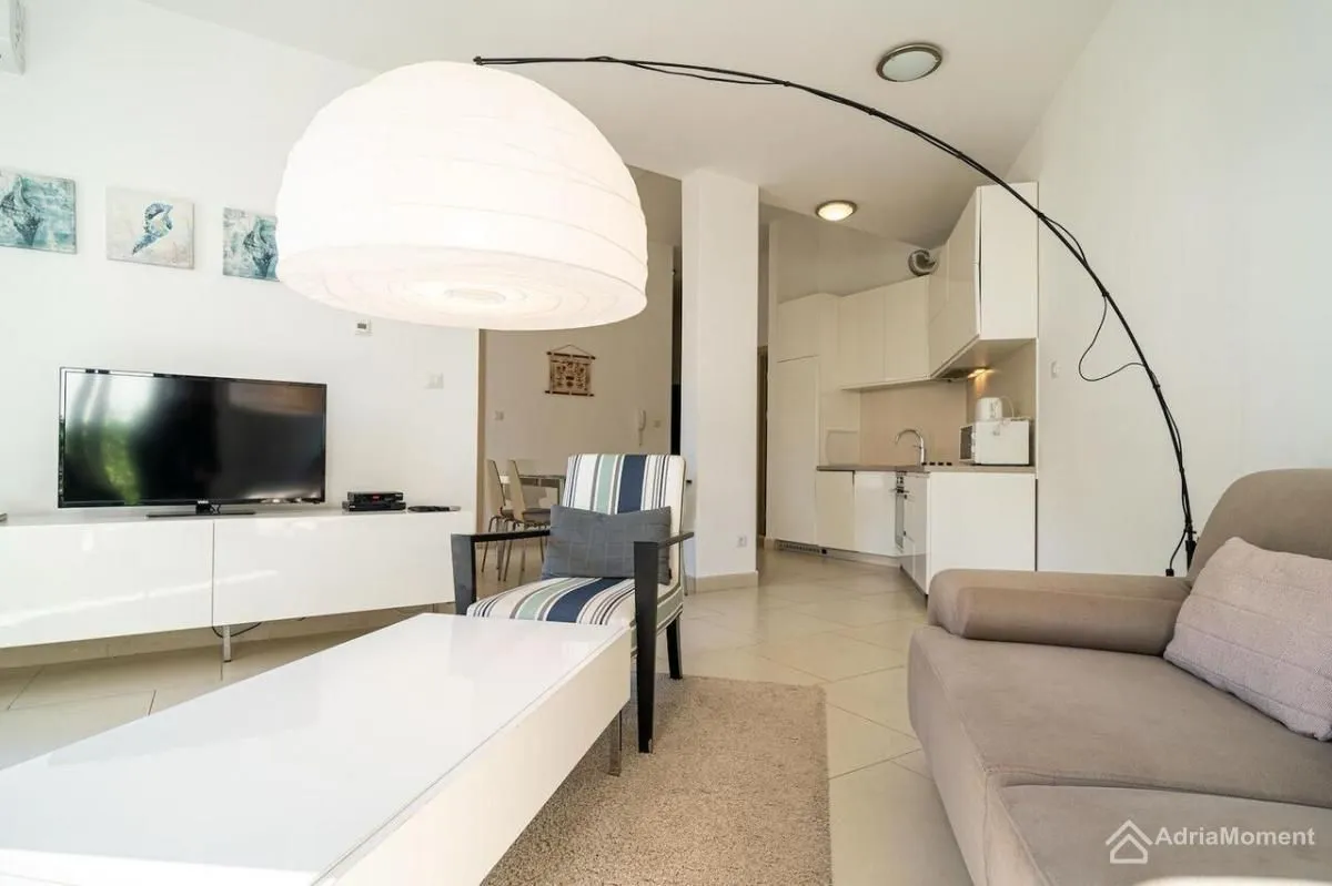 Prodaja, dvosoban stan, 84m², Morinj, Kotor