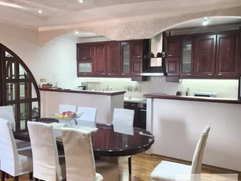 Izdavanje, trosoban stan, 130m², Telep, Novi Sad Sve Podlokacije - image 23