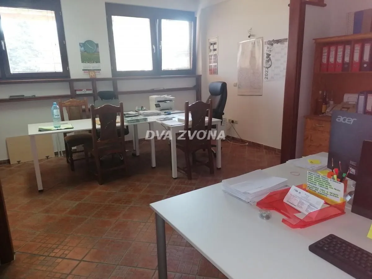 Sale, office space, 2000m², Centar, Inđija