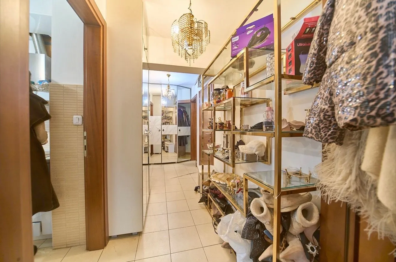 Prodaja, trosoban stan, 120m², Tološka šuma, Podgorica