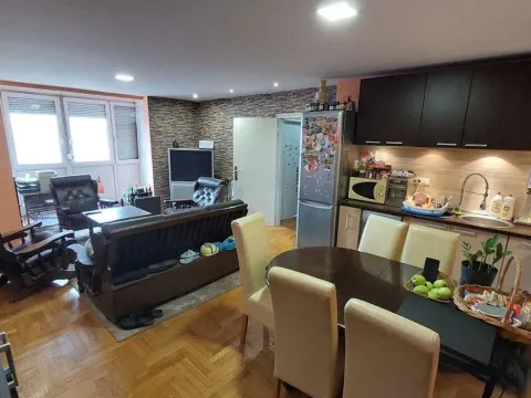 Izdavanje, jednosoban stan, 64m², Centar, Novi Sad - image 2