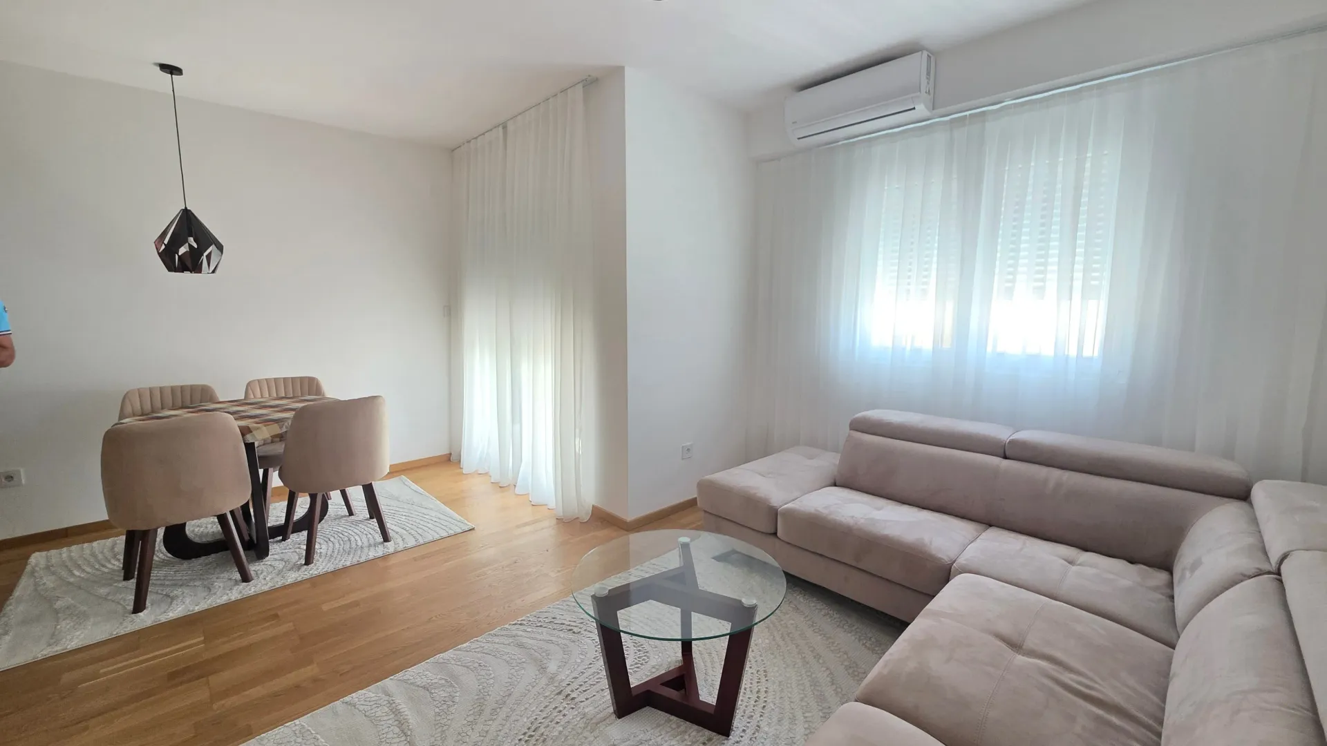 Izdavanje, dvosoban stan, 65m², Pobrežje, Podgorica