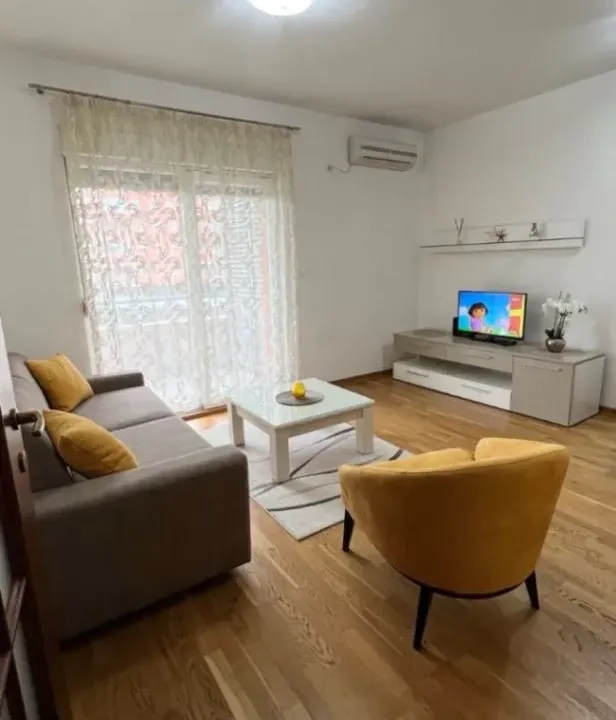 Izdavanje, jednosoban stan, 51m², City Kvart, Podgorica
