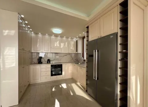 Izdavanje, kuća, 418m², Blizikuće, Budva - image 9