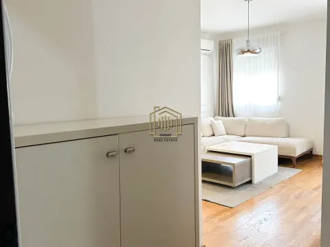 Izdavanje, jednosoban stan, 45m², City Kvart, Podgorica - image 7