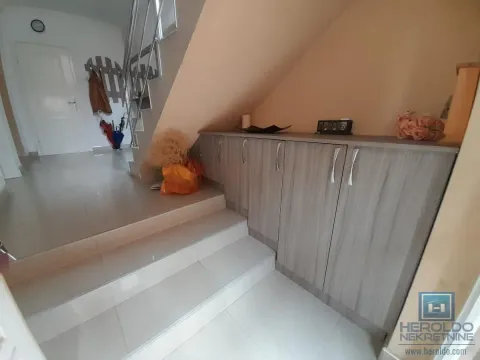 Prodaja, kuća, 180m², Centar, Ćuprija - image 24