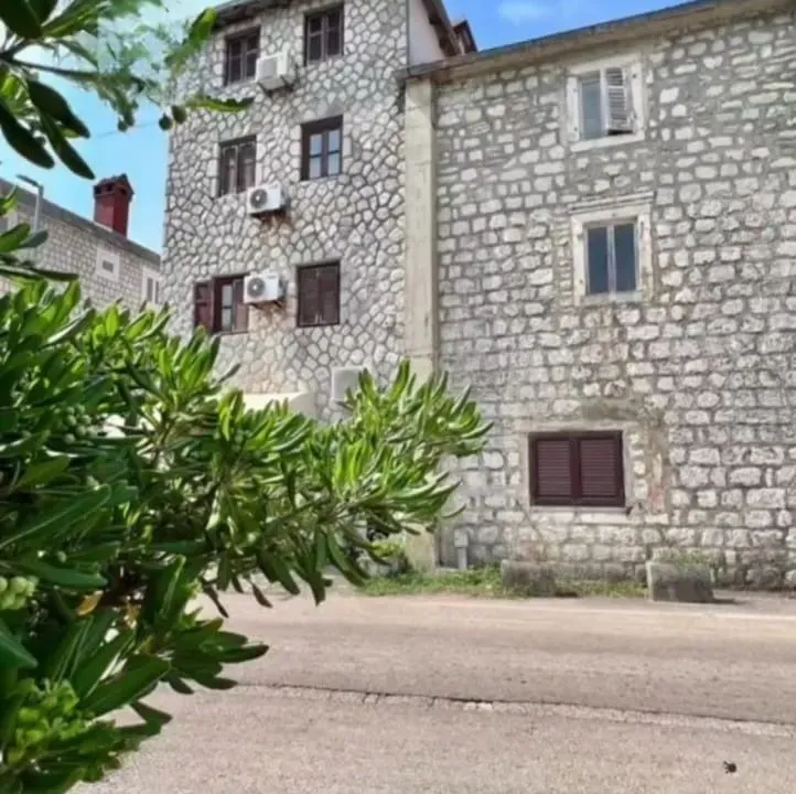 Prodaja, jednosoban stan, 25m², Prčanj, Kotor