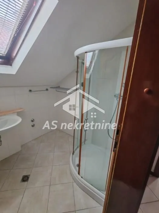 Izdavanje, kuća, 360m², Voždovac Sve Podlokacije, Beograd