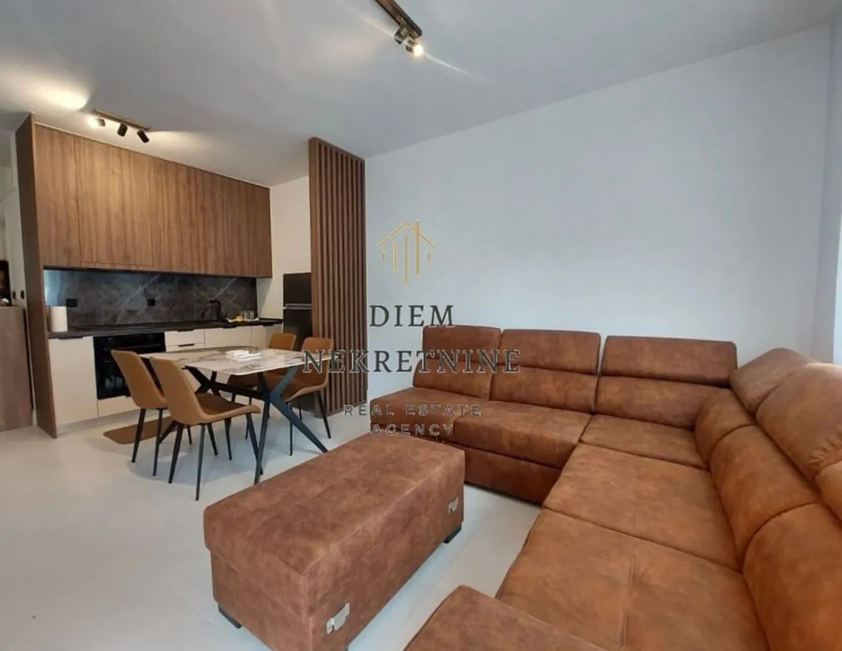 Izdavanje, dvosoban stan, 60m², Radanovići, Kotor