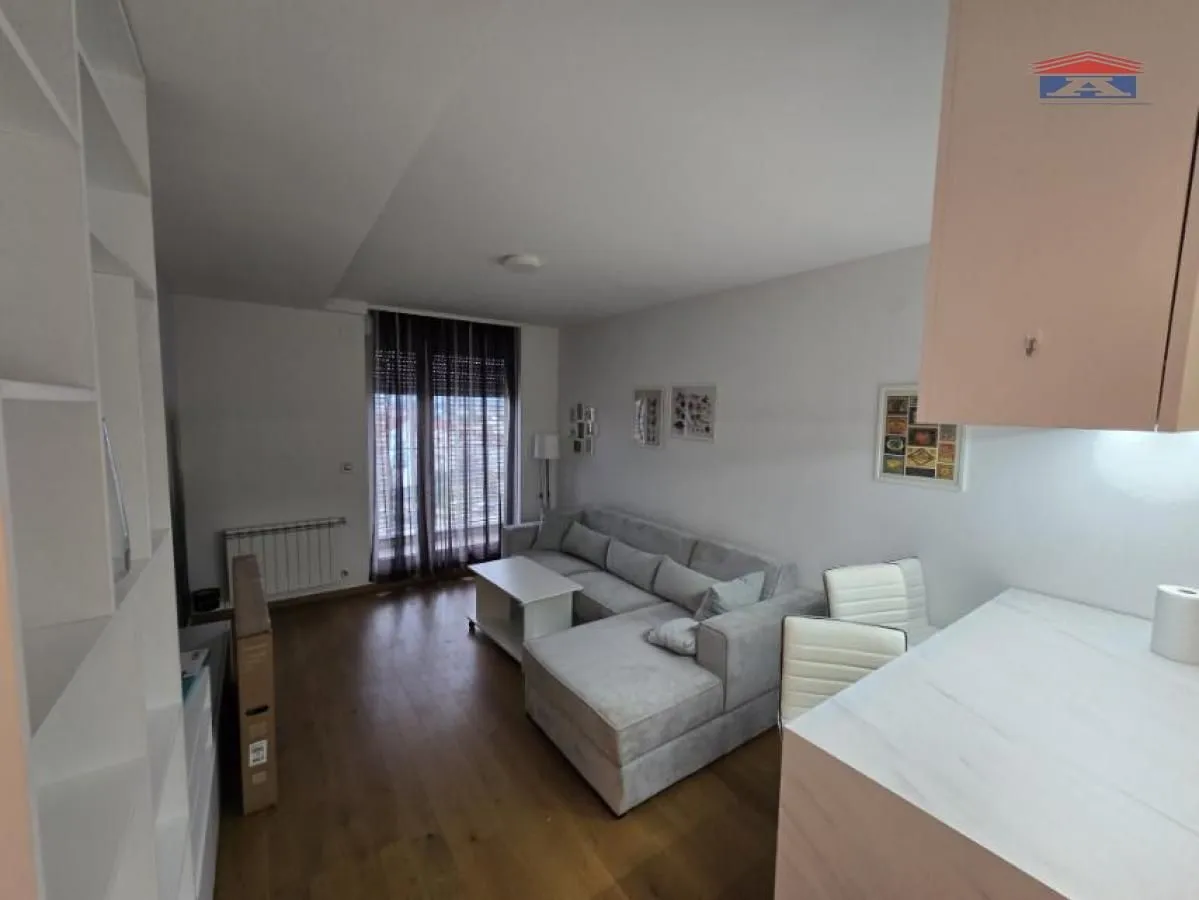 Izdavanje, jednosoban stan, 43m², Bulevar Evrope, Novi Sad Sve Podlokacije
