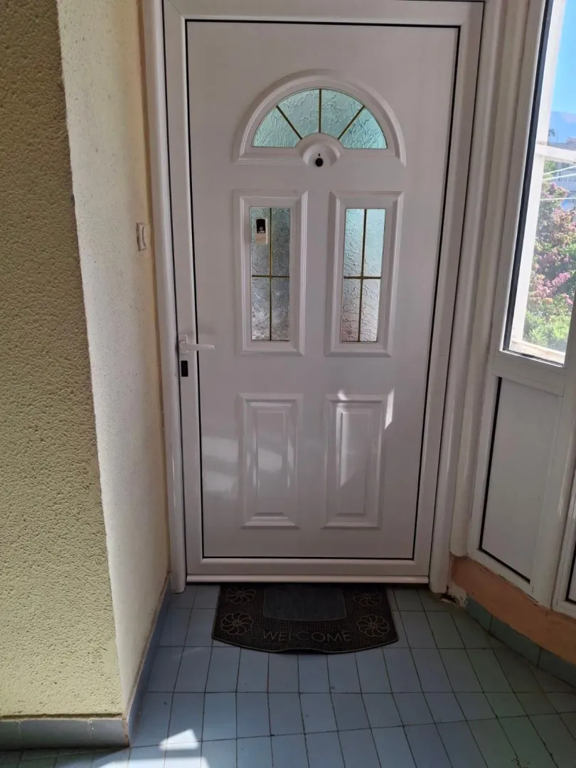 Izdavanje, dvosoban stan, 65m², Centar, Tivat