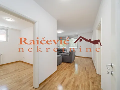 Izdavanje, trosoban stan, 117m², Voždovac Sve Podlokacije, Beograd - image 18