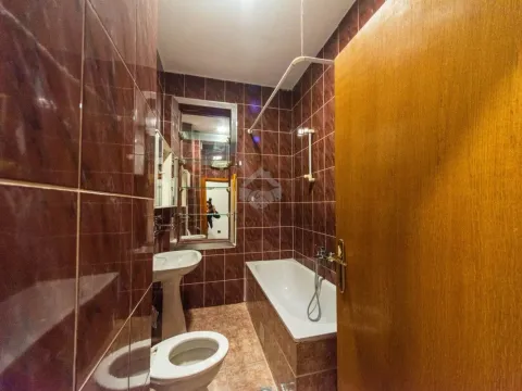 Izdavanje, poslovni prostor, 61m², Centar, Podgorica - image 9
