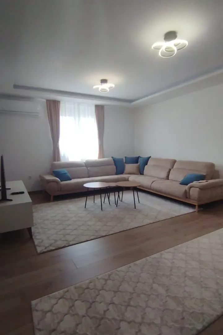 Izdavanje, trosoban stan, 100m², Zagorič, Podgorica