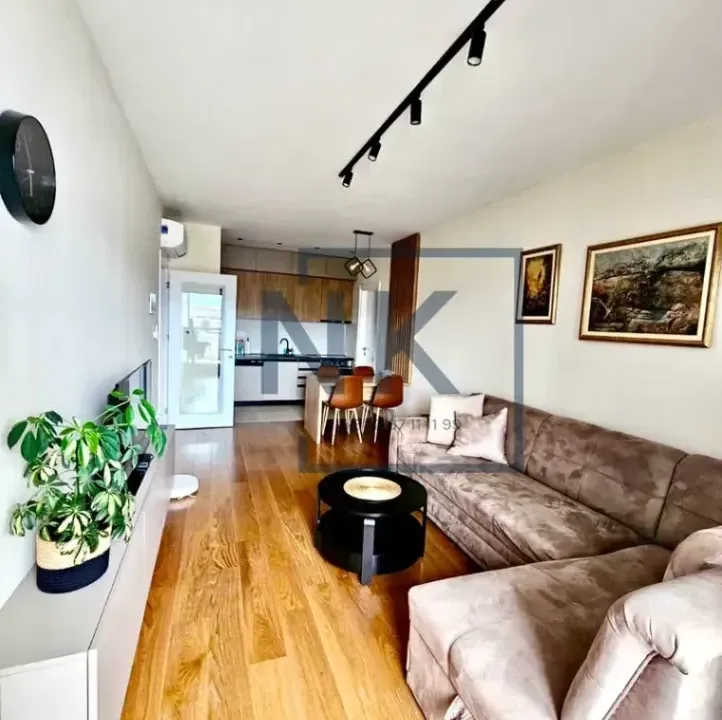 Prodaja, dvosoban stan, 70m², Tološi, Podgorica