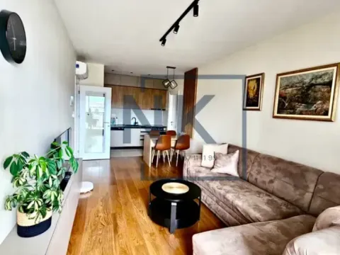 Prodaja, dvosoban stan, 70m², Tološi, Podgorica