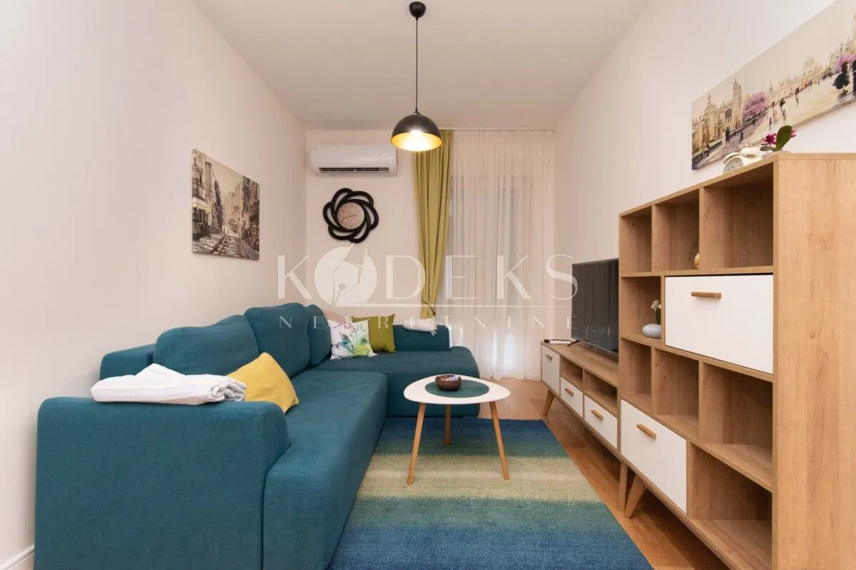Izdavanje, jednosoban stan, 39m², Central Point, Podgorica