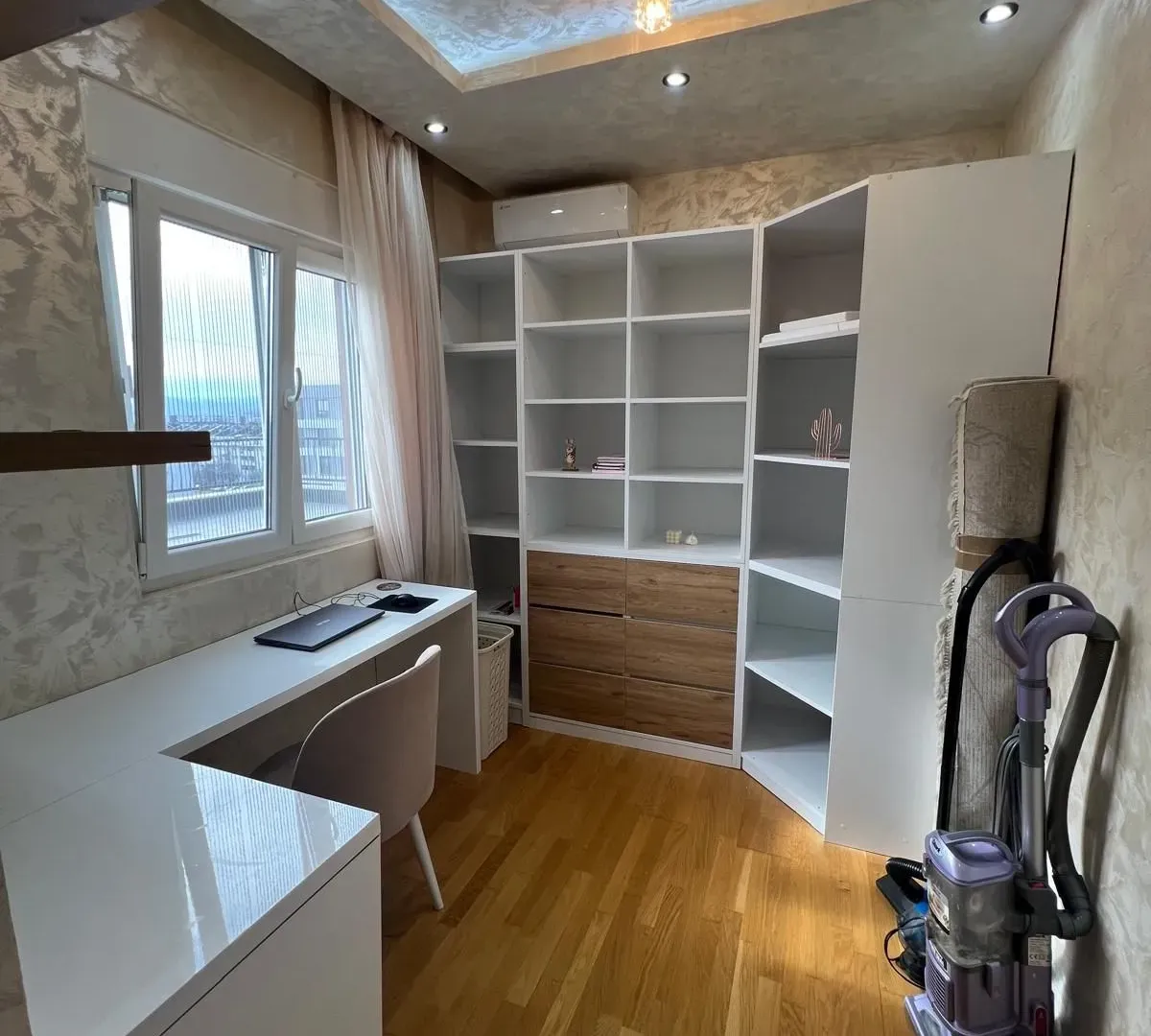 Izdavanje, trosoban stan, 100m², Stari Aerodrom, Podgorica
