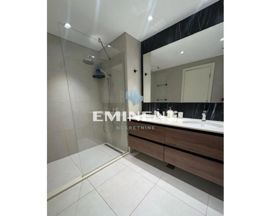 Rent, four bedroom apartment, 140m², Savski Venac, Beograd