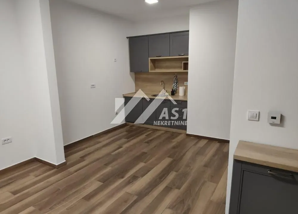 Izdavanje, poslovni prostor, 100m², Novi Sad Sve Podlokacije, Novi Sad