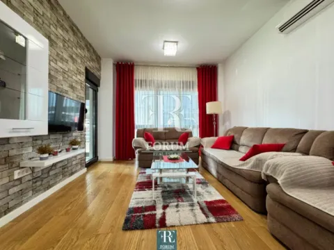 Izdavanje, dvosoban stan, 80m², Centar, Podgorica