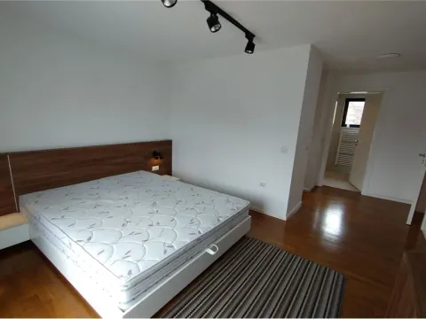 Izdavanje, dvosoban stan, 145m², Palilula, Niš - image 9