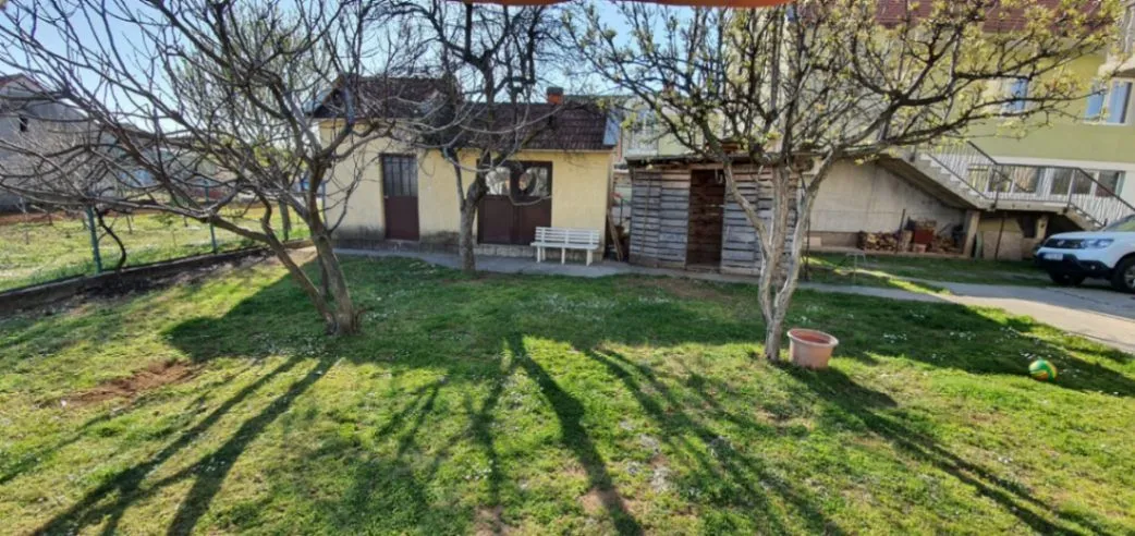Prodaja, kuća, 270m², Tološi, Podgorica