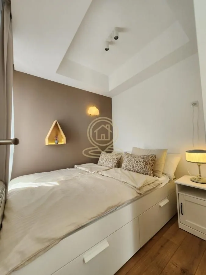 Izdavanje, dvosoban stan, 35m², Kluz, Zvezdara Sve Podlokacije