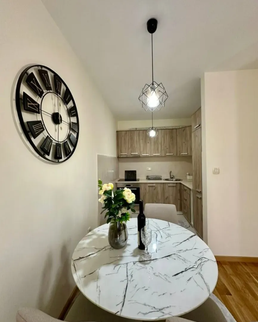 Izdavanje, dvosoban stan, 57m², Vezirov Most, Podgorica