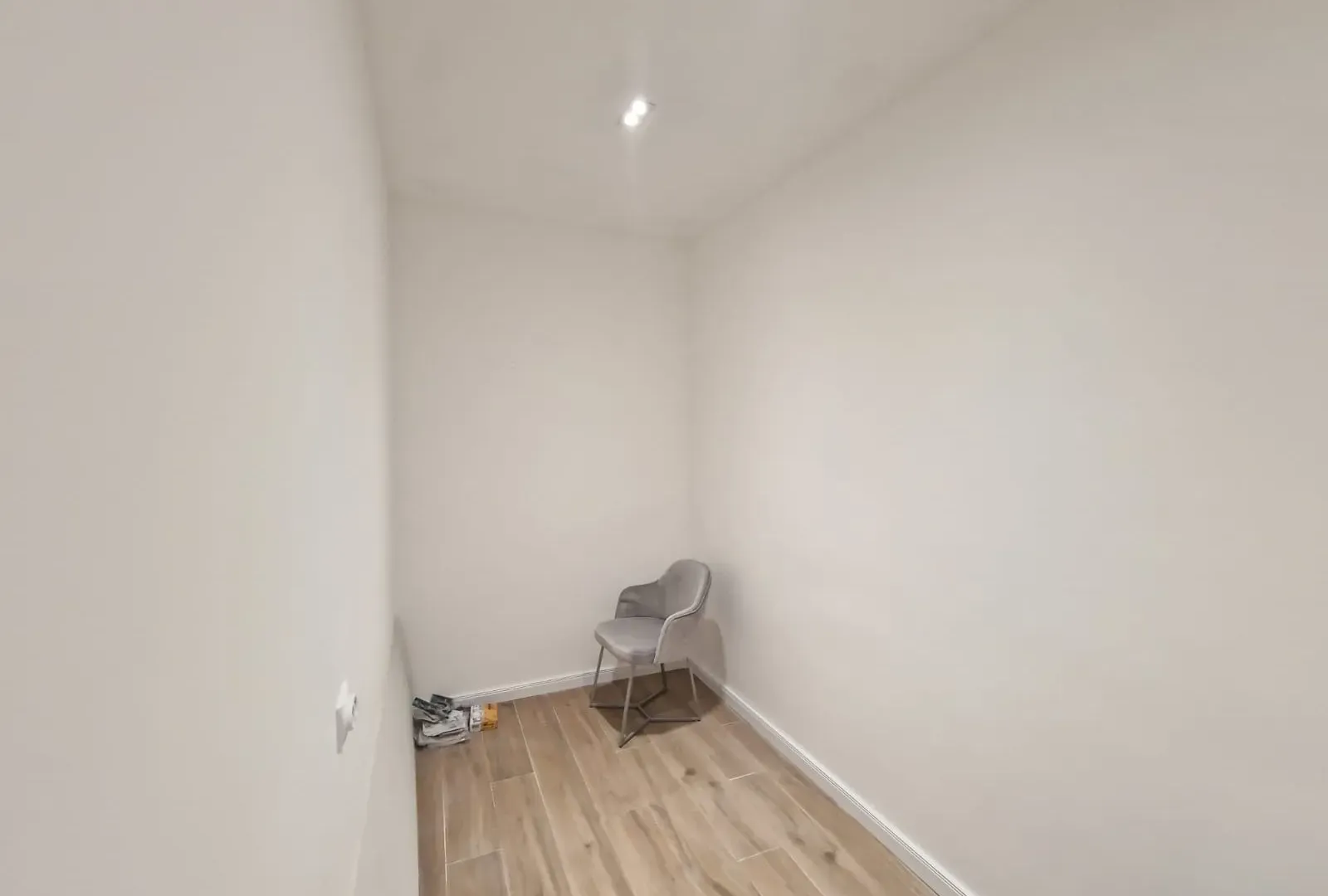 Izdavanje, dvosoban stan, 72m², Centar, Tivat